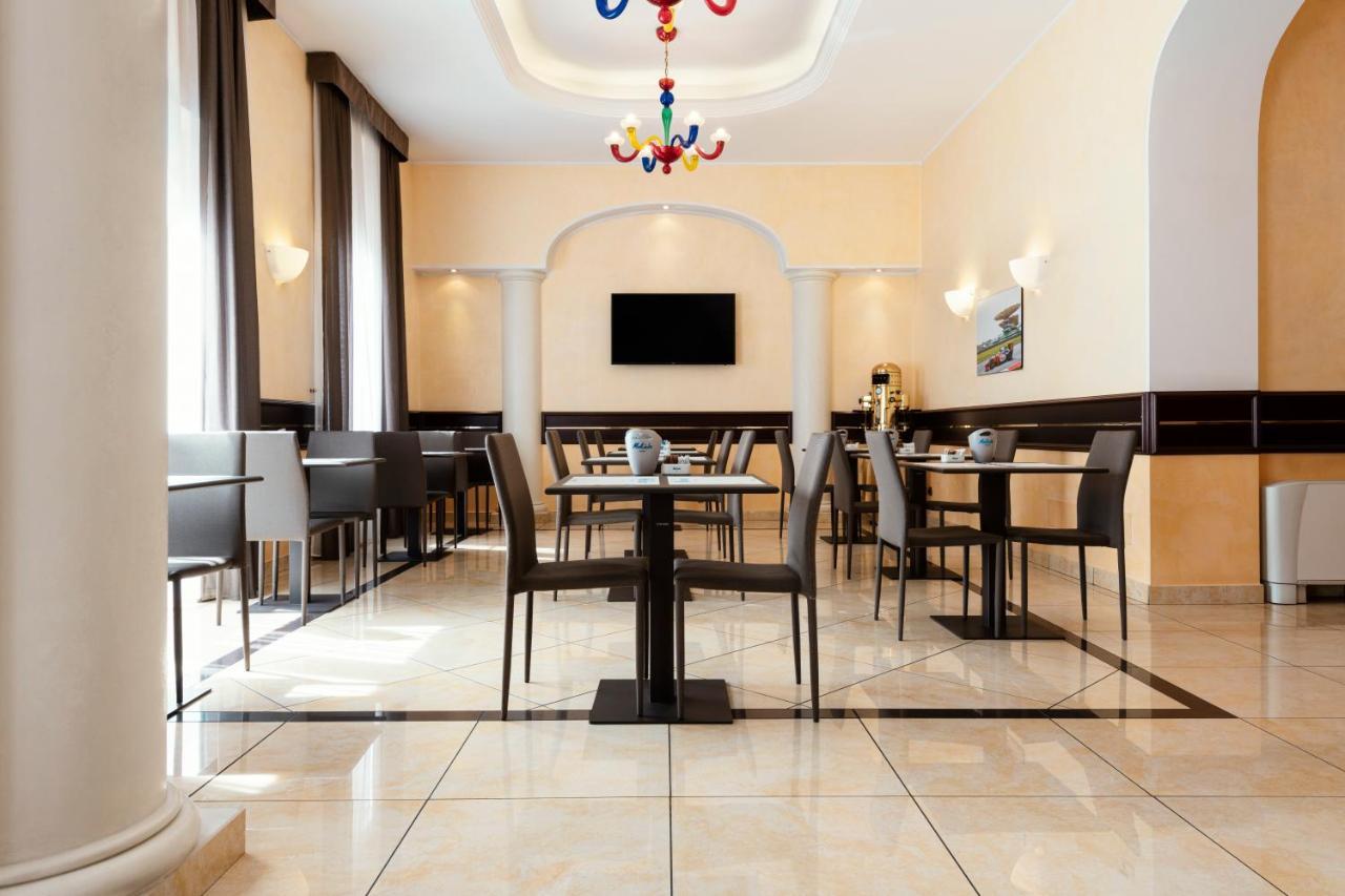 Mokinba Hotels Baviera Милано Екстериор снимка