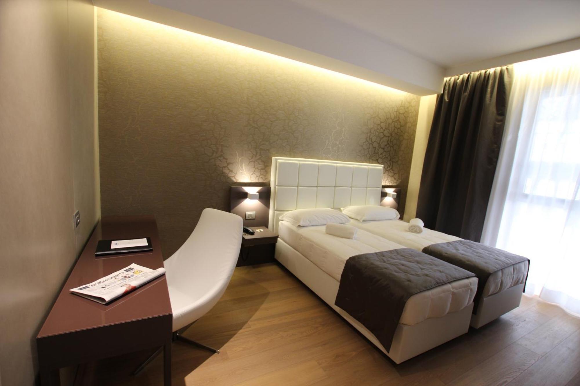 Mokinba Hotels Baviera Милано Стая снимка