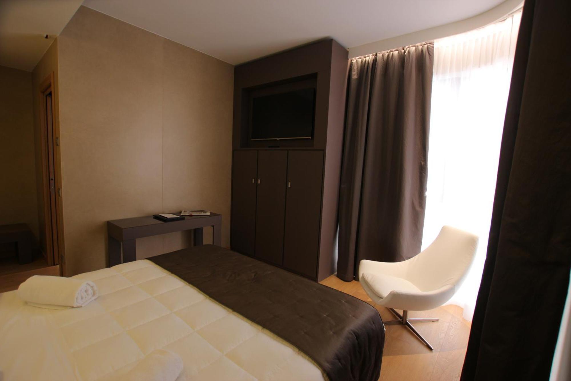 Mokinba Hotels Baviera Милано Стая снимка