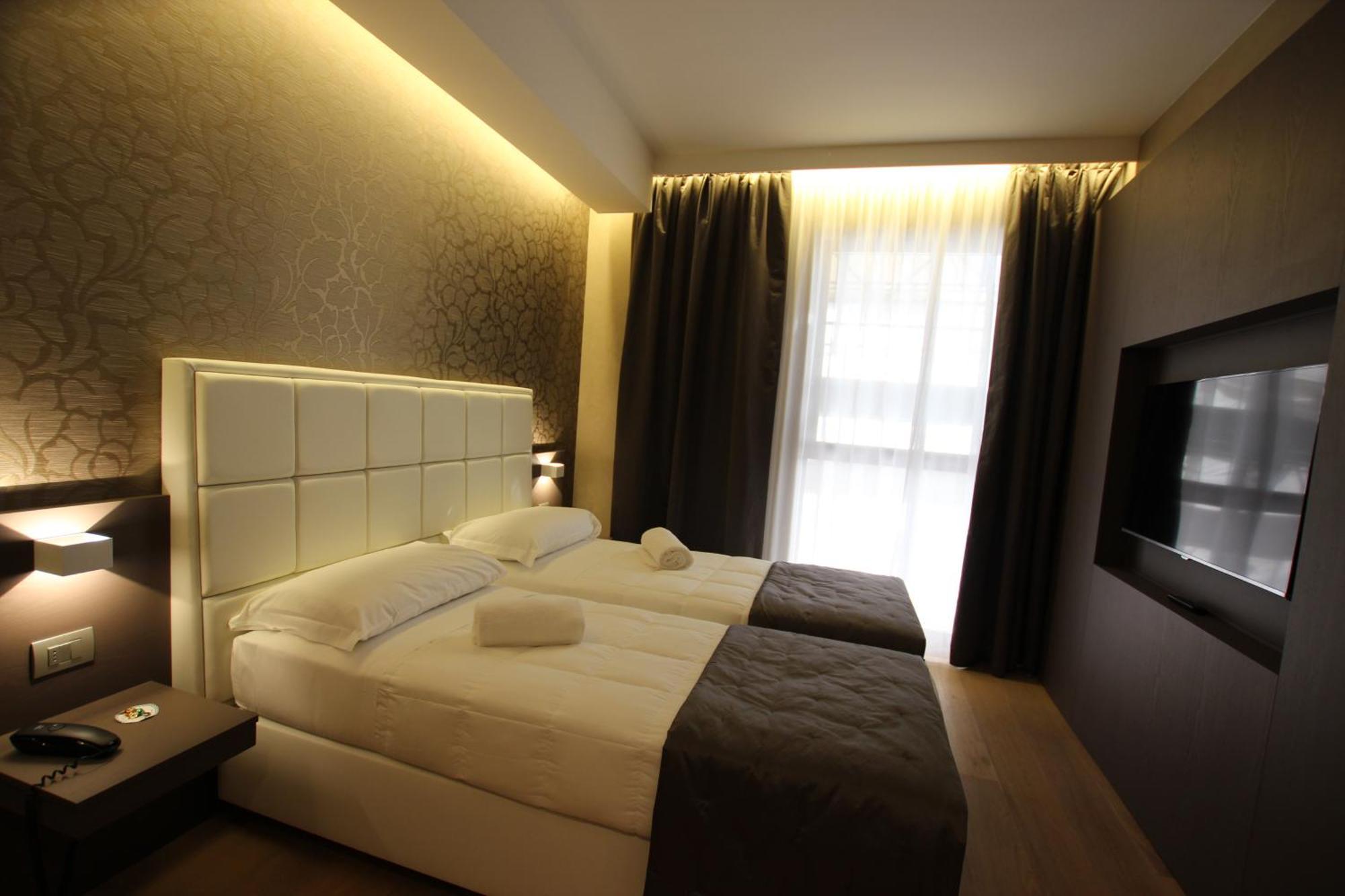 Mokinba Hotels Baviera Милано Стая снимка