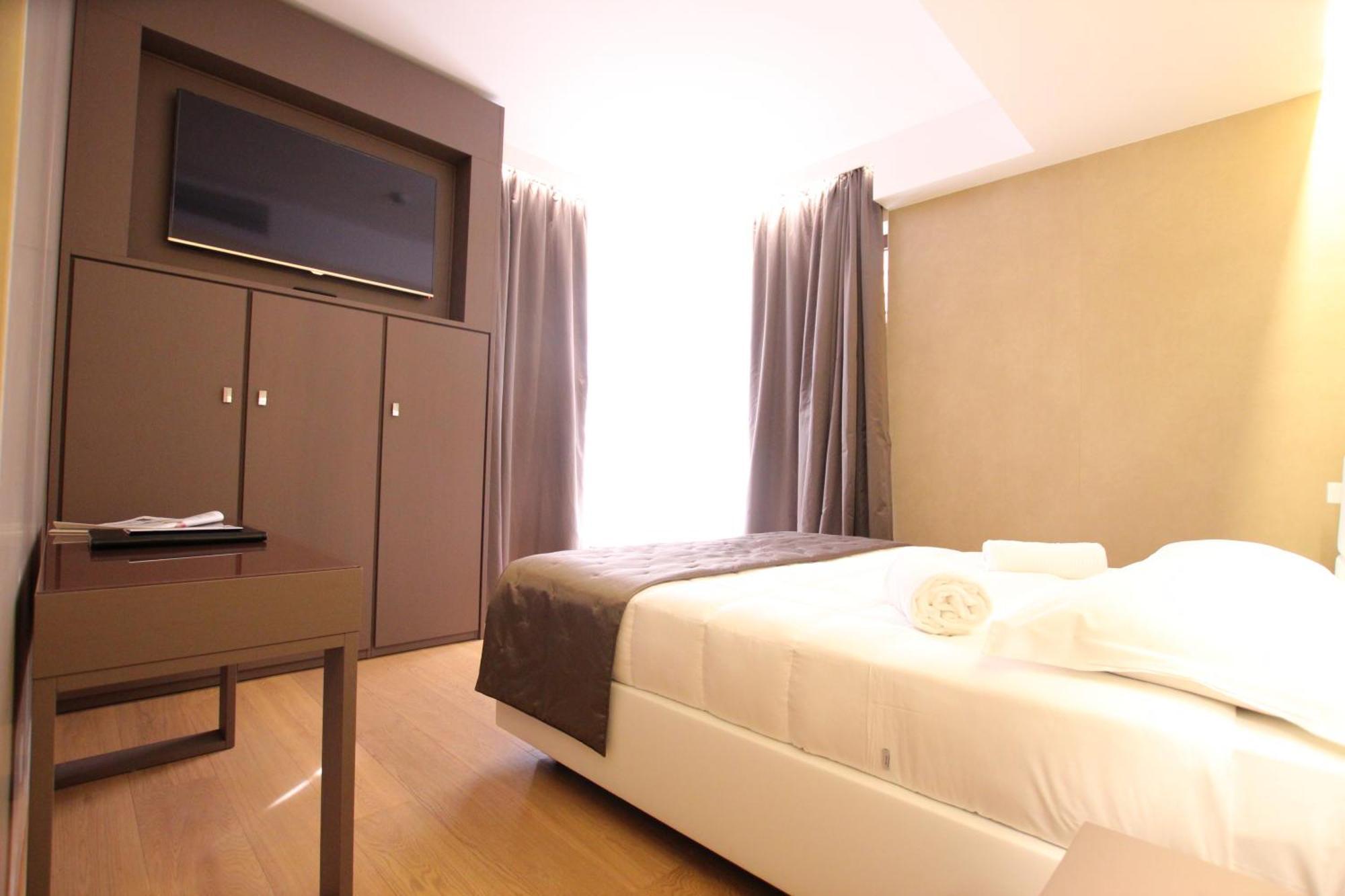 Mokinba Hotels Baviera Милано Стая снимка