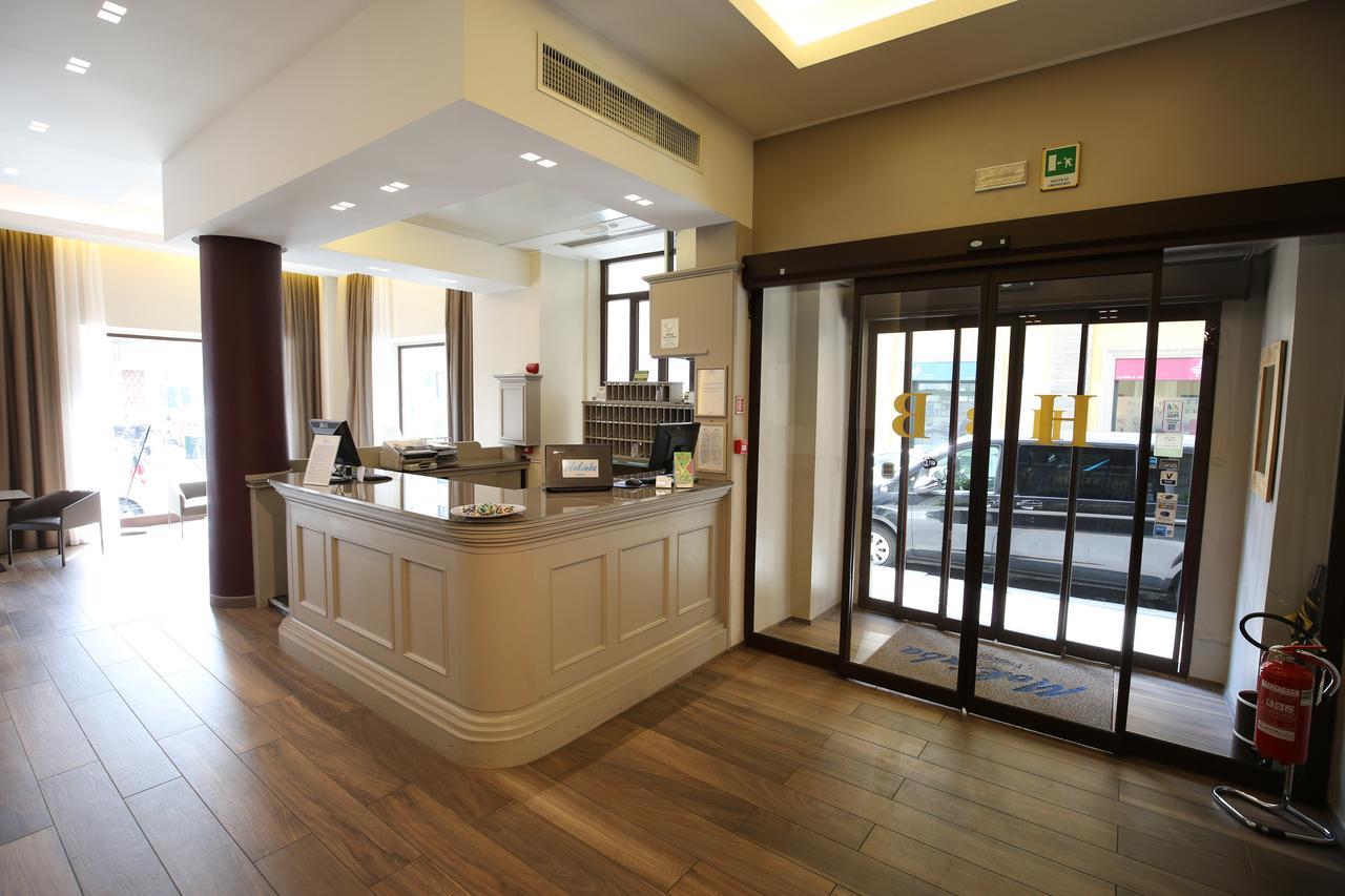Mokinba Hotels Baviera Милано Екстериор снимка
