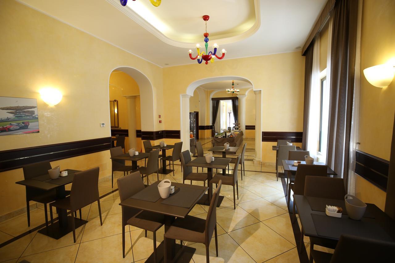 Mokinba Hotels Baviera Милано Екстериор снимка