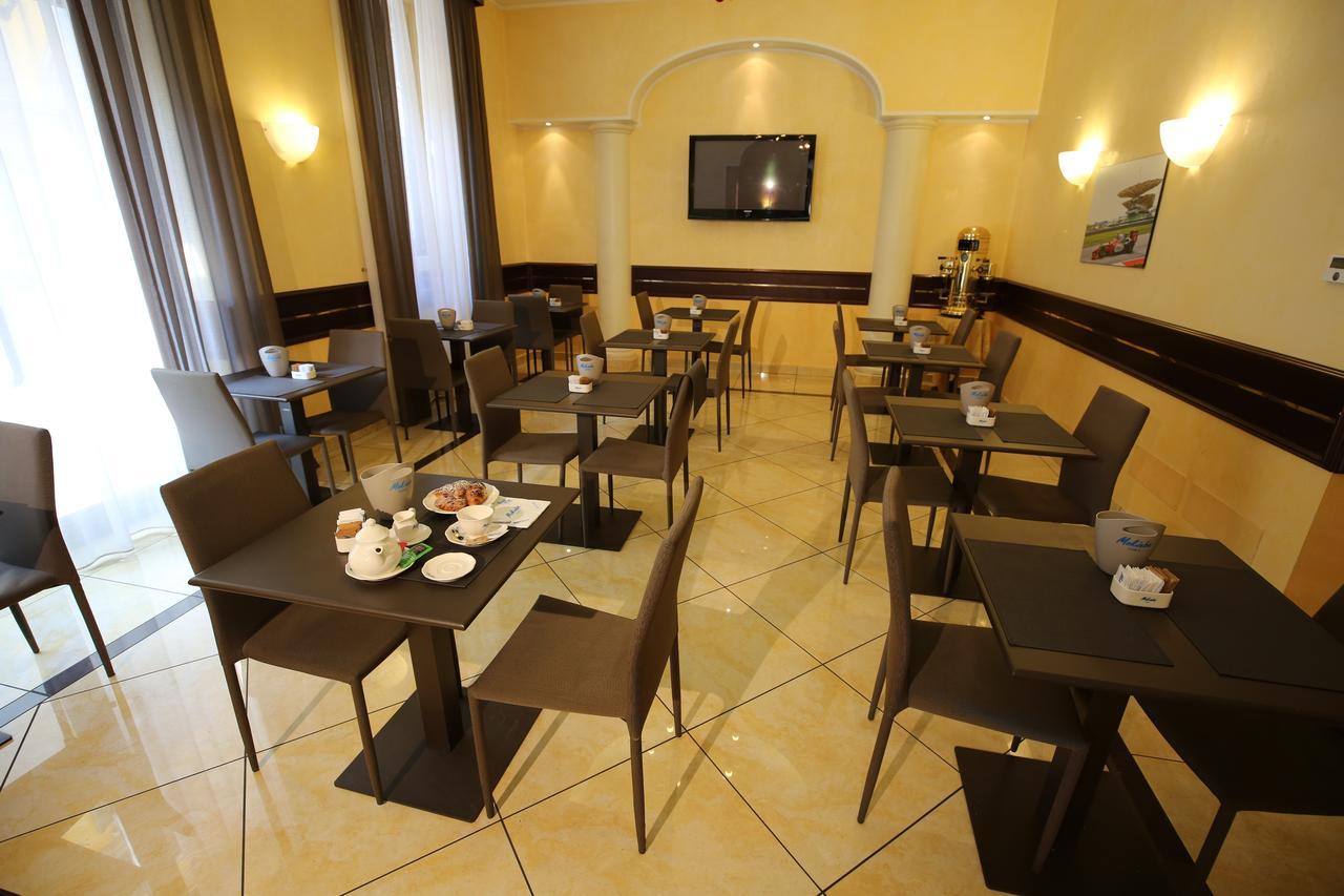 Mokinba Hotels Baviera Милано Екстериор снимка